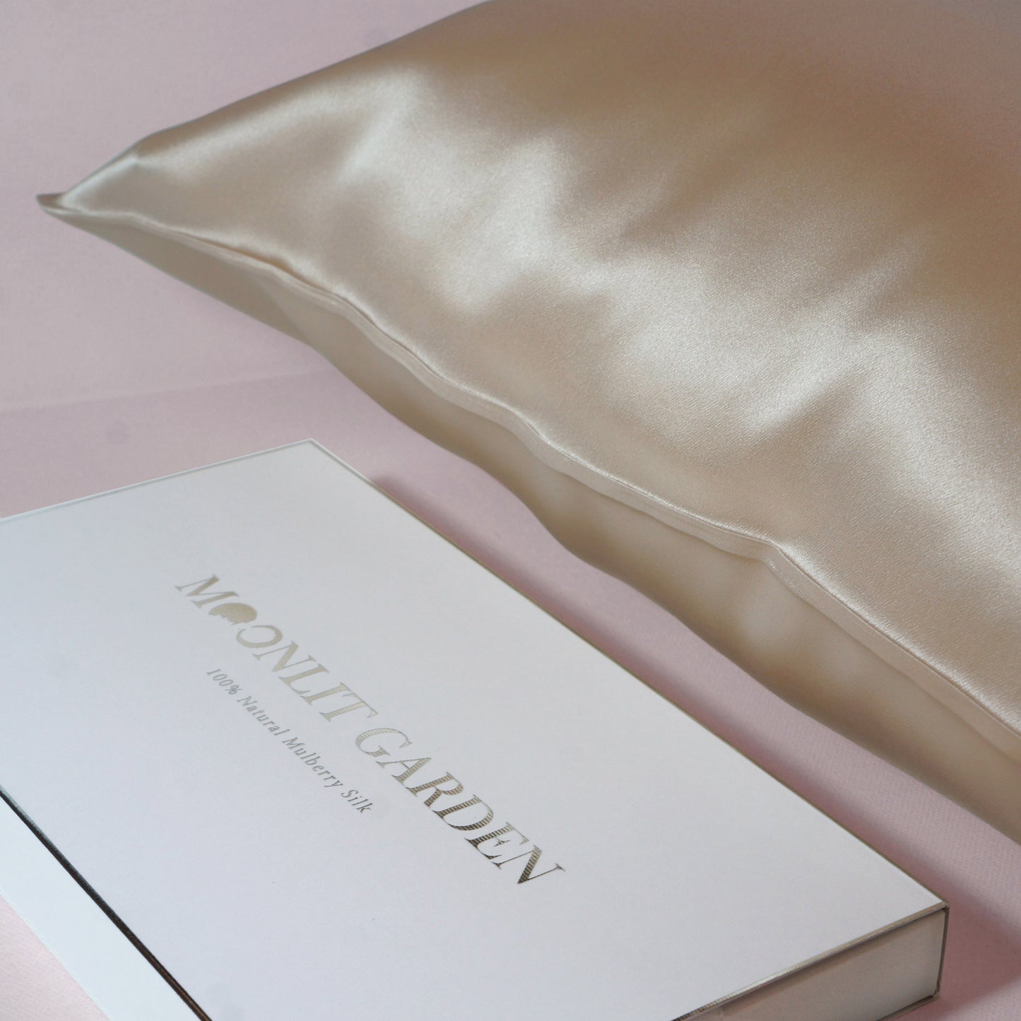 MOONLIT GARDEN 22 Momme Mulberry Silk Pillowcase Caramel