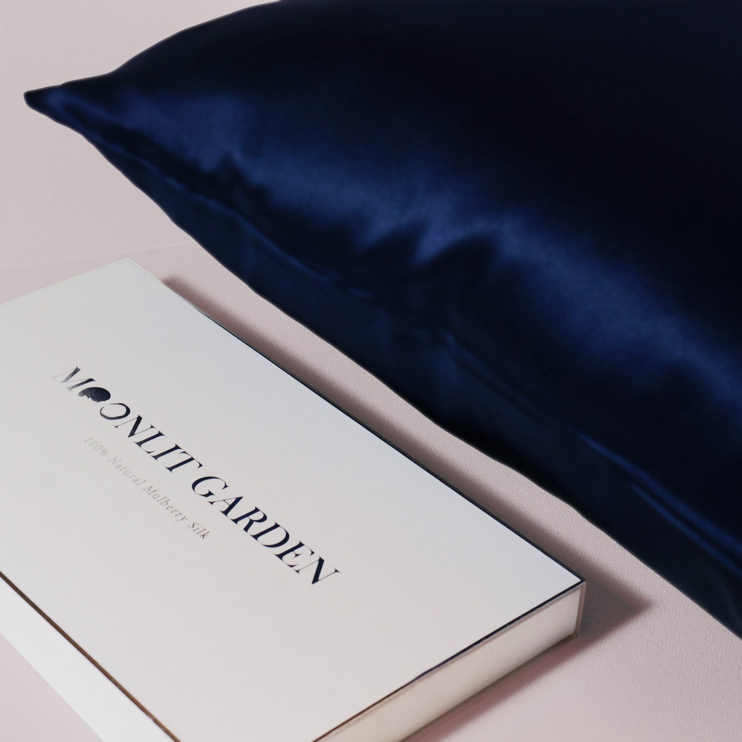 MOONLIT GARDEN 22 Momme Mulberry Silk Pillowcase Navy