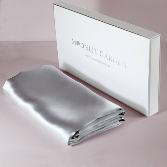 MOONLIT GARDEN 22 Momme Mulberry Silk Pillowcase Silver