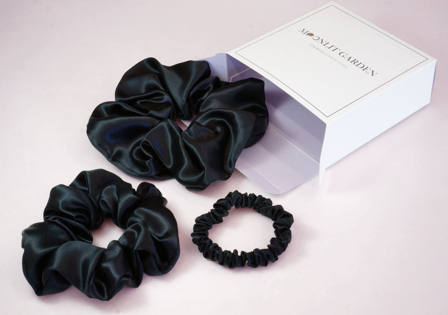 MOONLIT GARDEN 22 Momme Mulberry Silk Scrunchies Black Set