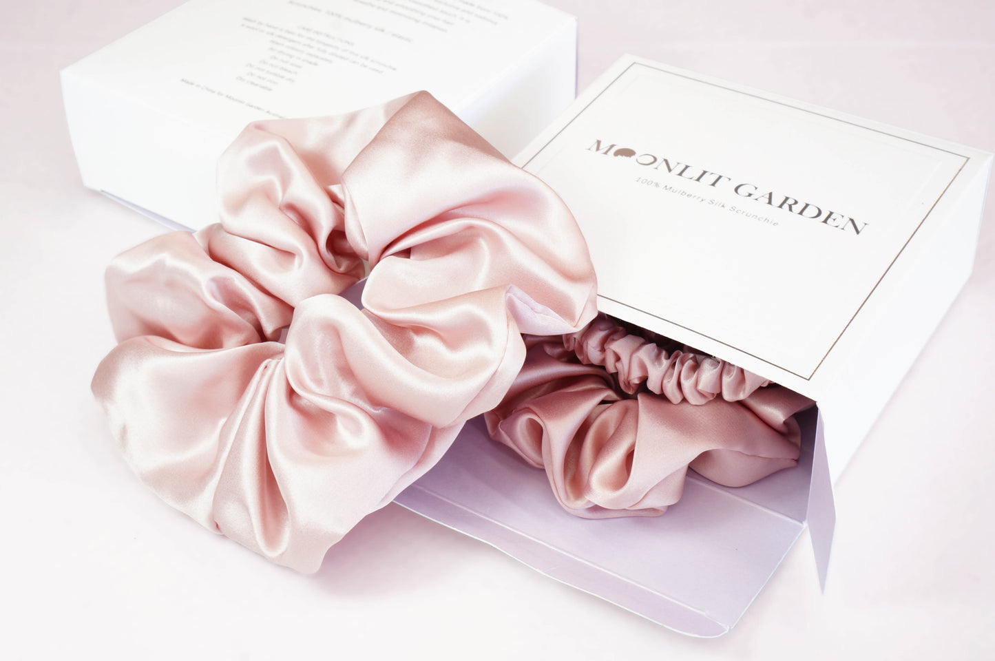 MOONLIT GARDEN 22 Momme Mulberry Silk Scrunchies Pink Set