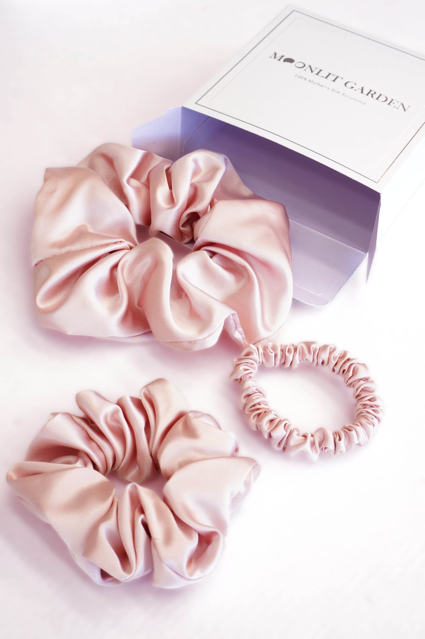 MOONLIT GARDEN 22 Momme Mulberry Silk Scrunchies Pink Set