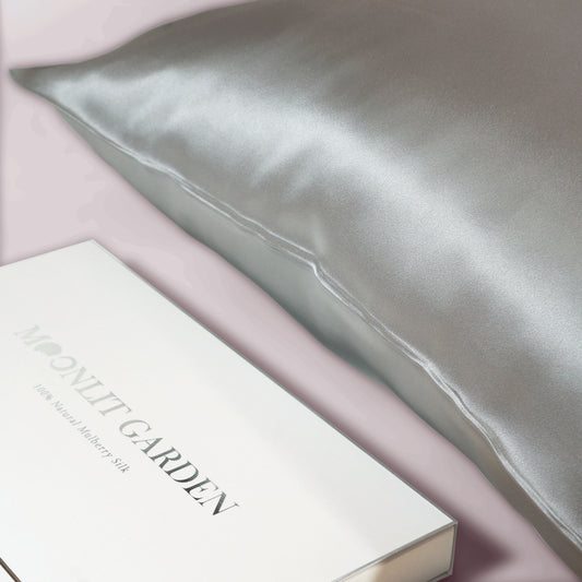 MOONLIT GARDEN 22 Momme Mulberry Silk Pillowcase Silver