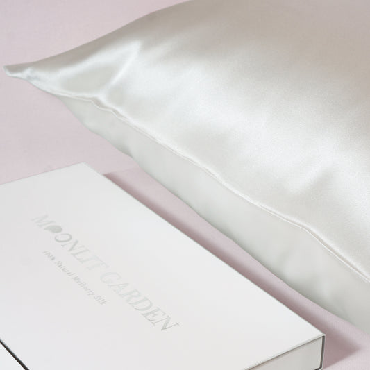 MOONLIT GARDEN 22 Momme Mulberry Silk Pillowcase White