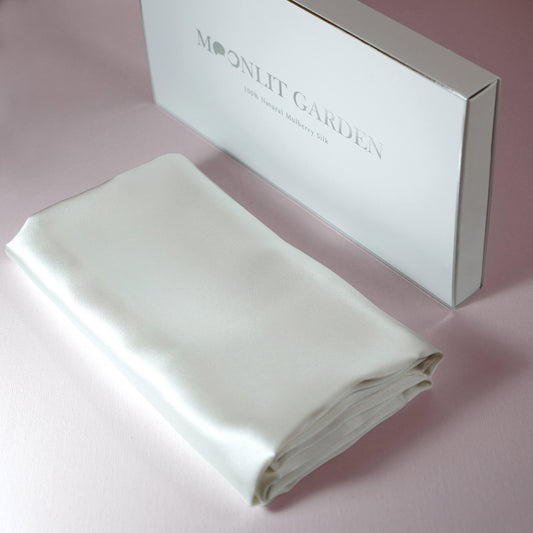 MOONLIT GARDEN 22 Momme Mulberry Silk Pillowcase White
